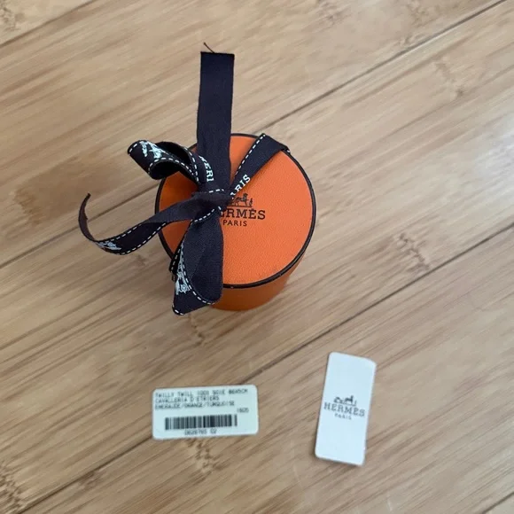 Vintage Hermes Twilly - Picture 5 of 6